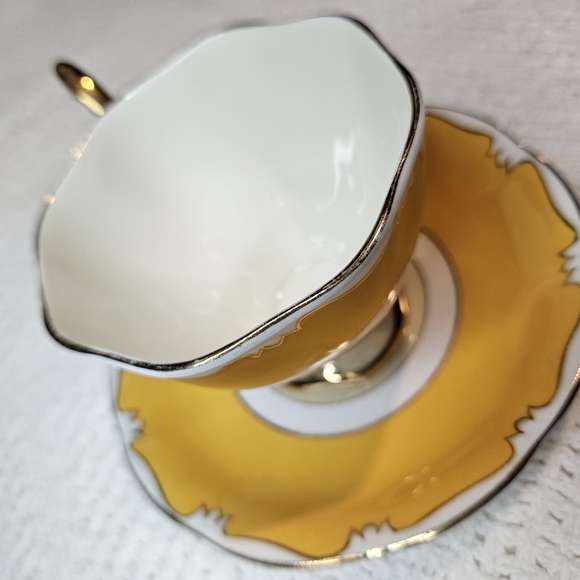 Royal Albert Teacup and Saucer YELLOW GOLD Pattern/Trim Flowers RARE Vintage - Picture 11 of 15